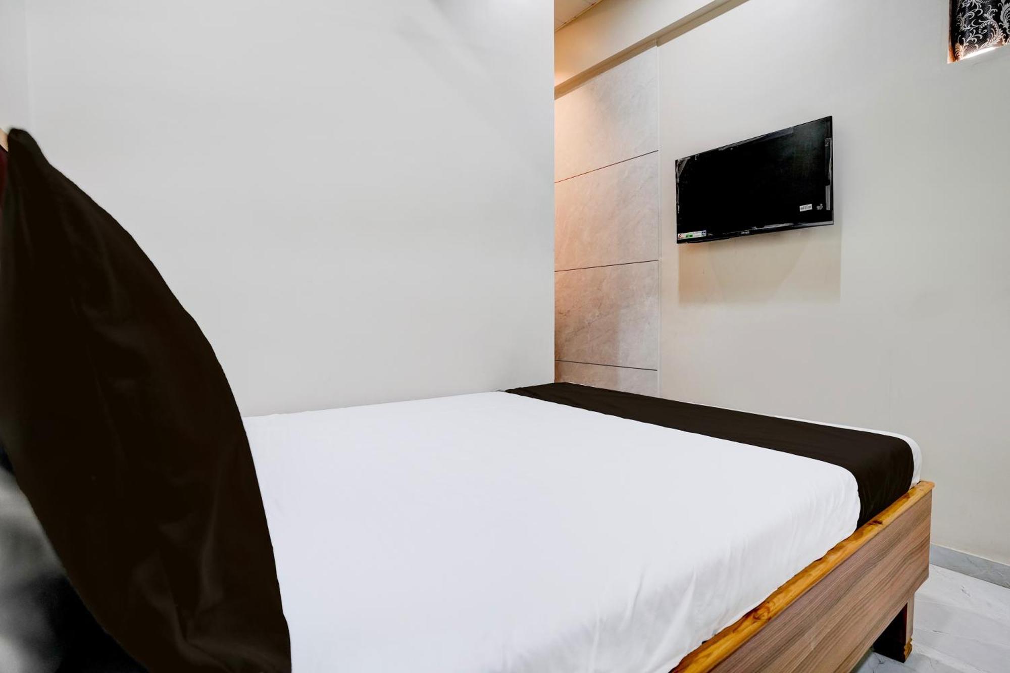 Super Hotel O Divine Fine Dine Lodging And Boarding Kalyān Buitenkant foto