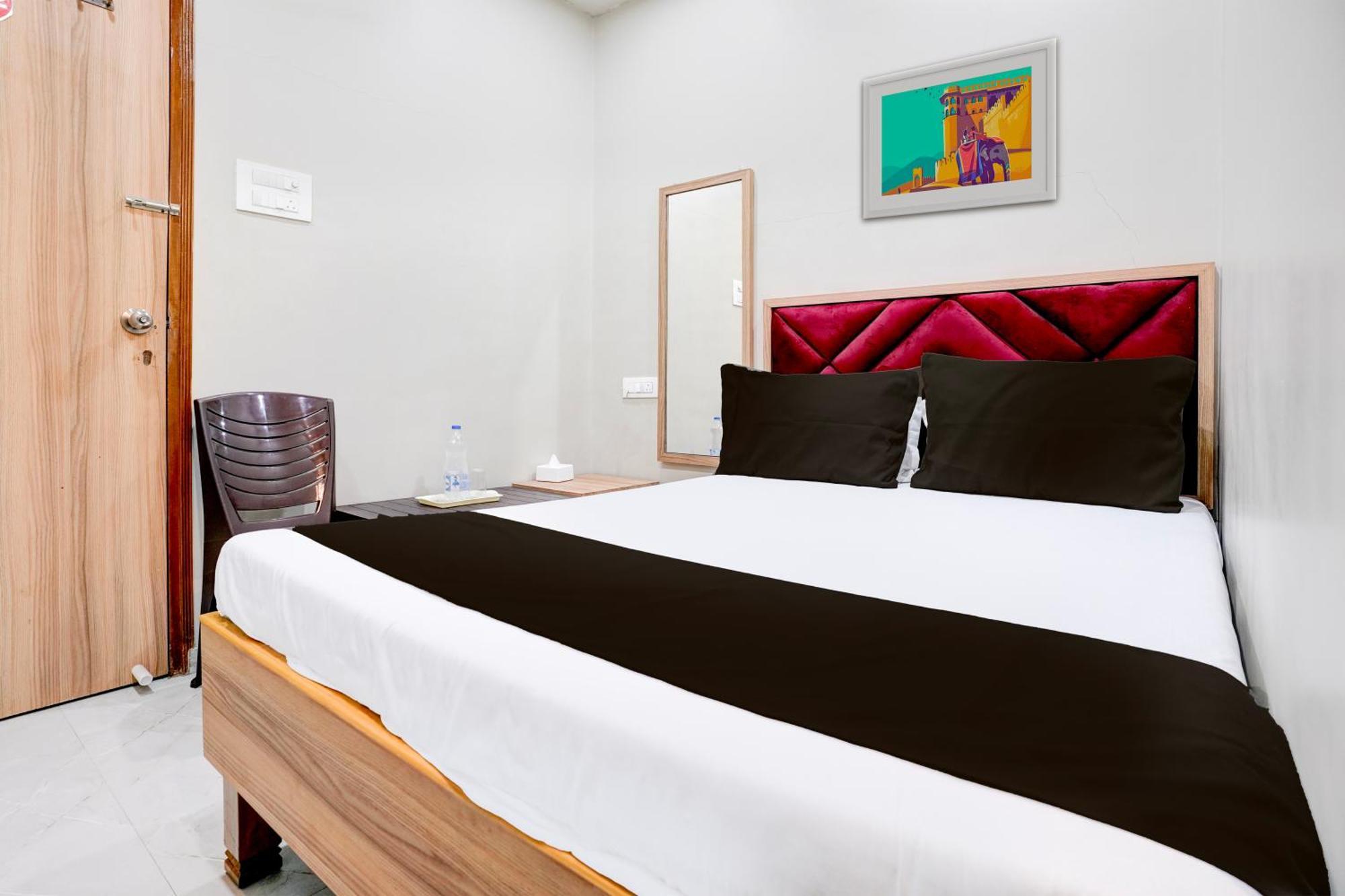 Super Hotel O Divine Fine Dine Lodging And Boarding Kalyān Buitenkant foto