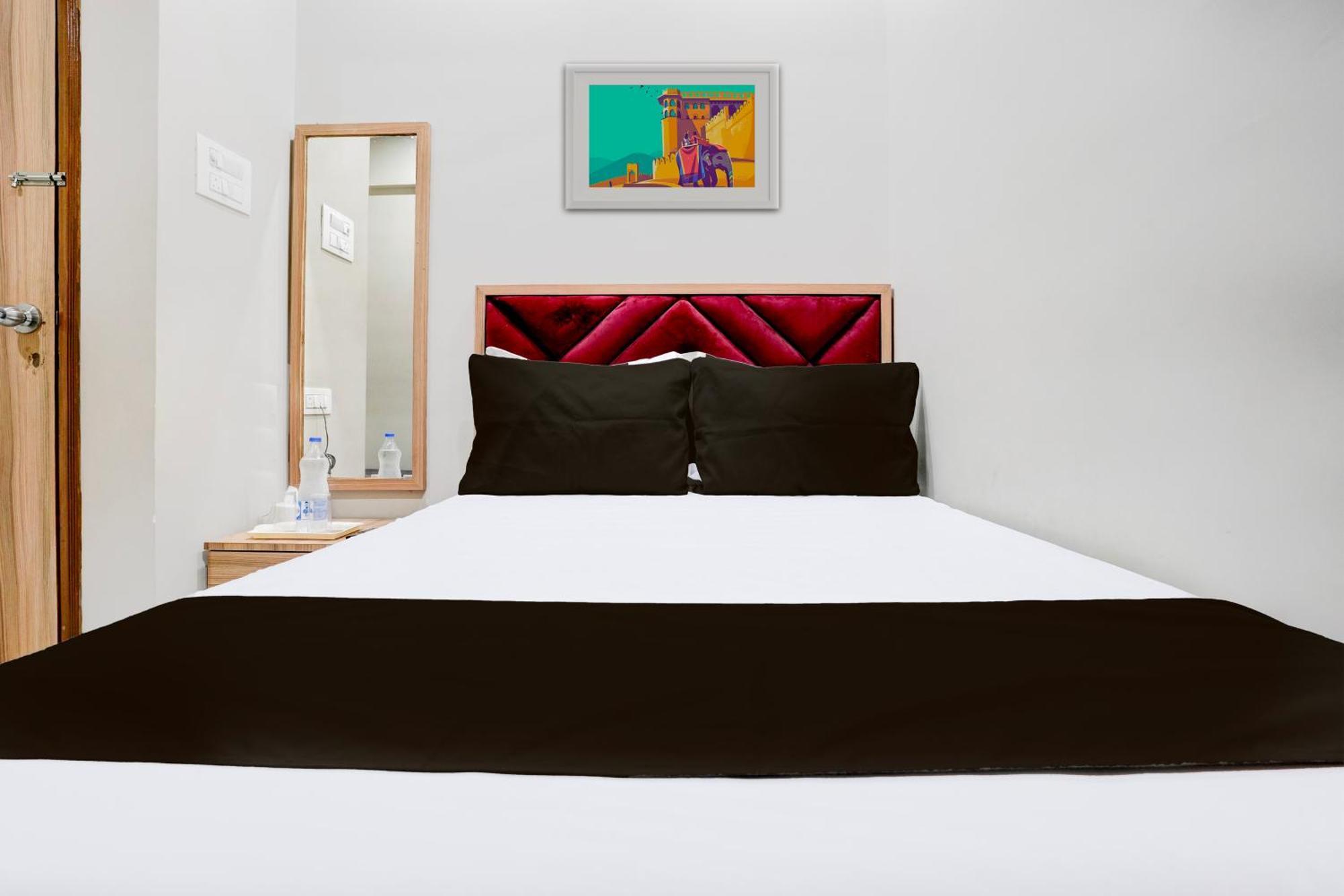 Super Hotel O Divine Fine Dine Lodging And Boarding Kalyān Buitenkant foto