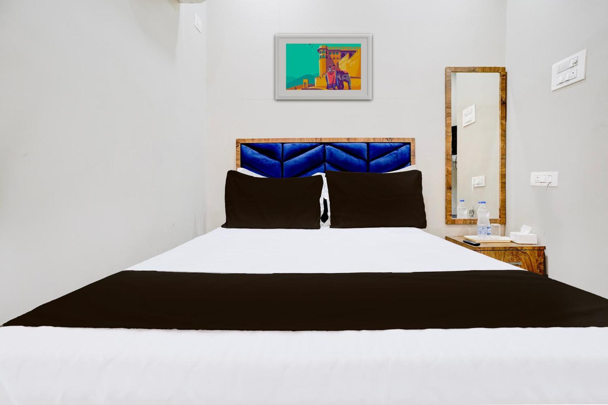 Super Hotel O Divine Fine Dine Lodging And Boarding Kalyān Buitenkant foto