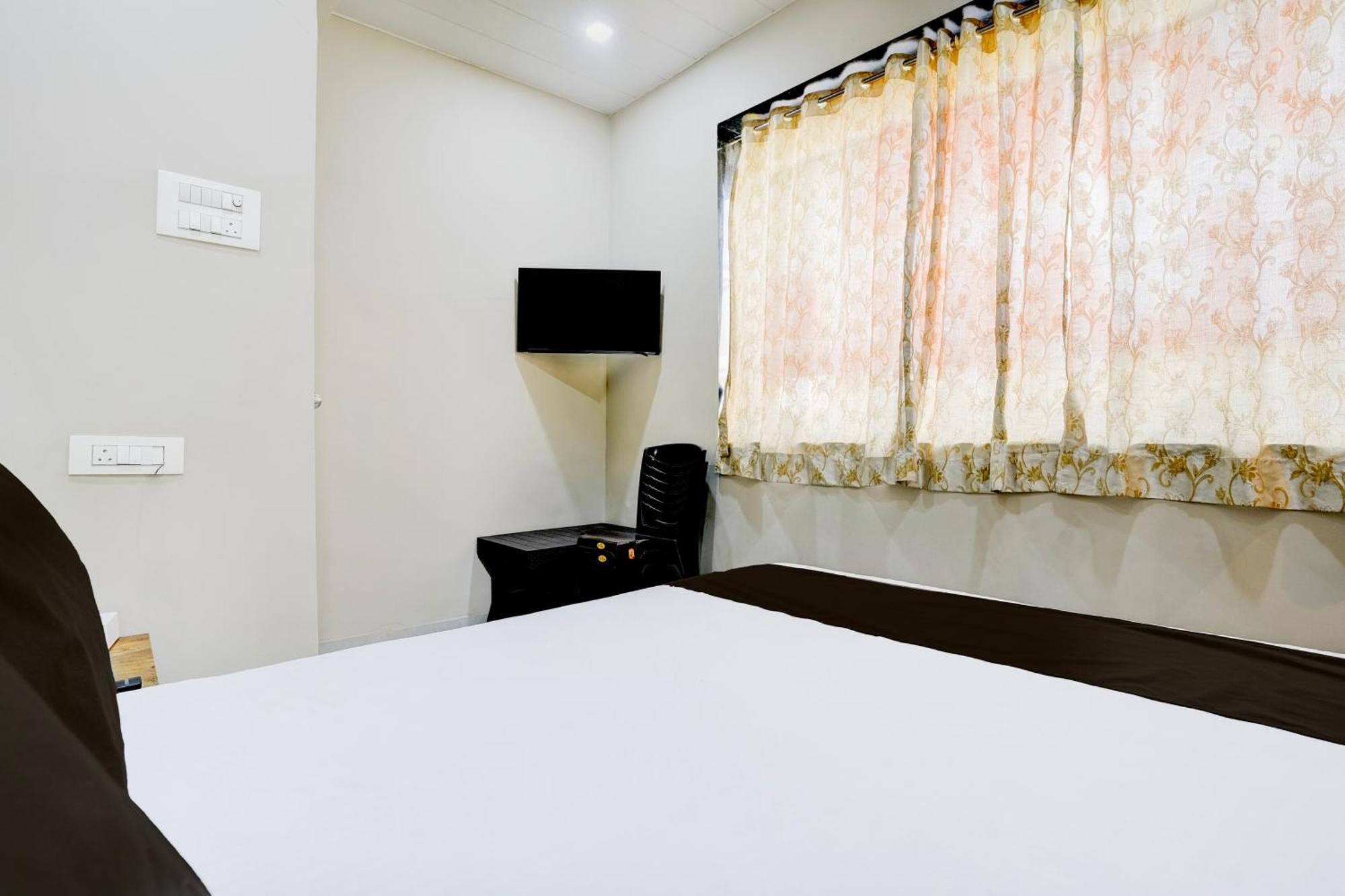 Super Hotel O Divine Fine Dine Lodging And Boarding Kalyān Buitenkant foto